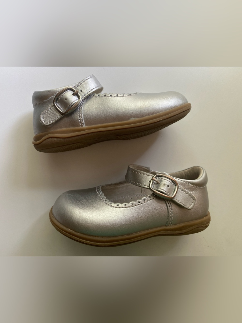 L'Amour Silver Mary Jane Dress Shoes / Size 6C / GUC